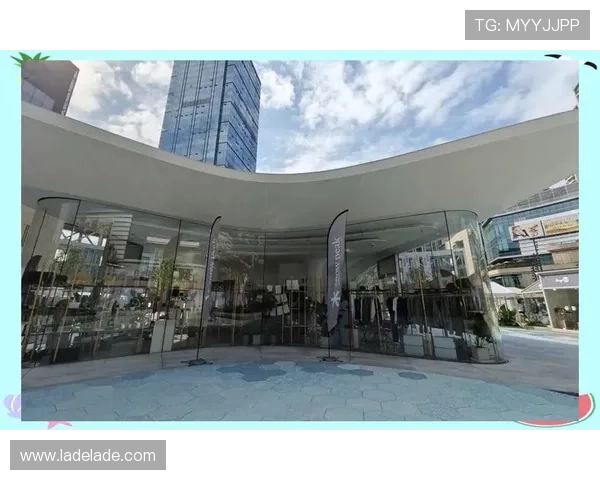 万象城真人表演引领潮流打造都市娱乐新地标深受年轻人喜爱